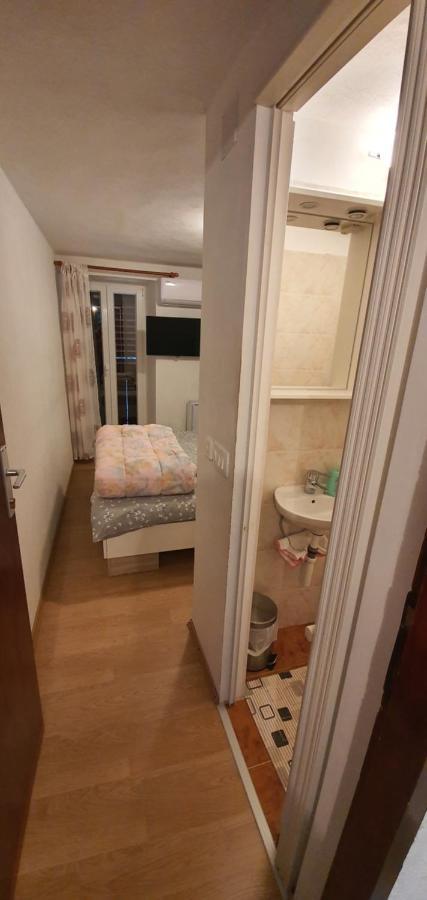 Apartment And Rooms Lucica Komiza Ngoại thất bức ảnh