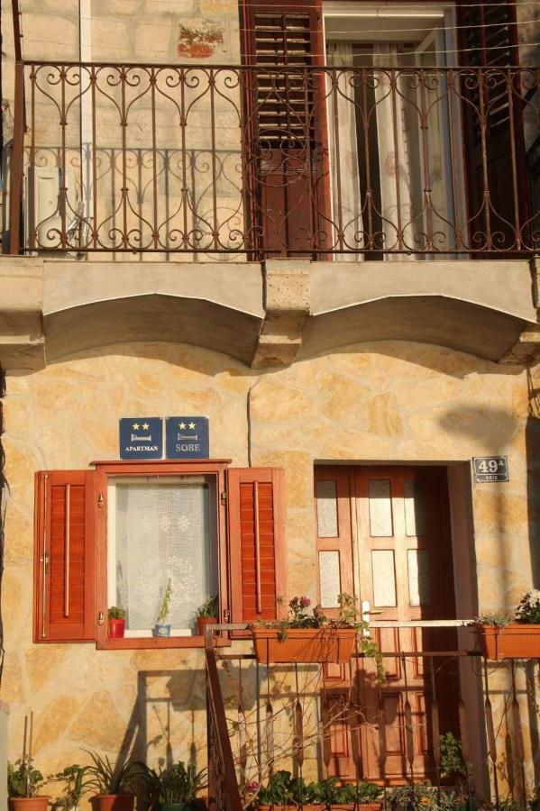Apartment And Rooms Lucica Komiza Ngoại thất bức ảnh