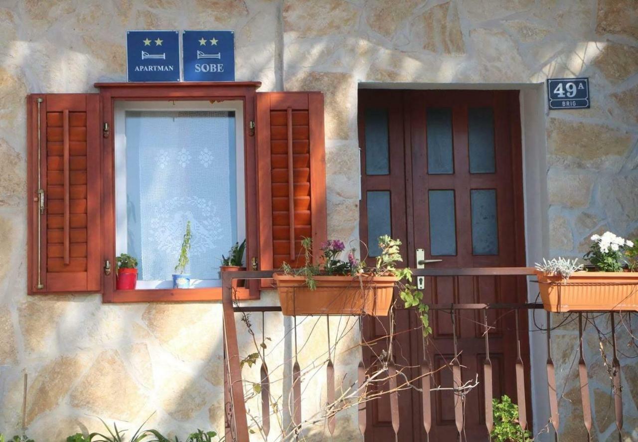 Apartment And Rooms Lucica Komiza Ngoại thất bức ảnh